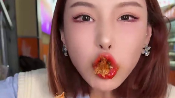 千金爽吃爆香甘肃麻辣烫，直呼香得令人发指