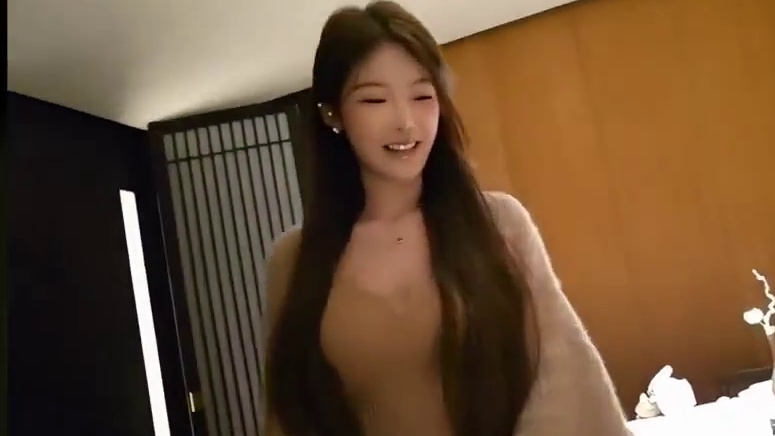 哦哟，大王都穿高跟鞋了。