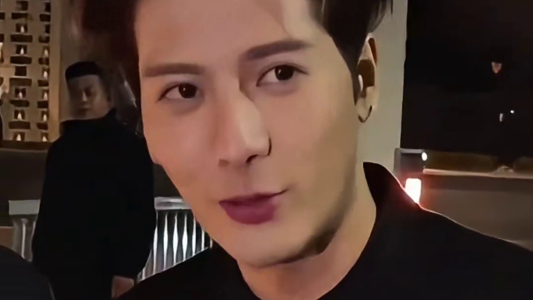 王嘉尔的教养好像刻在了骨子里