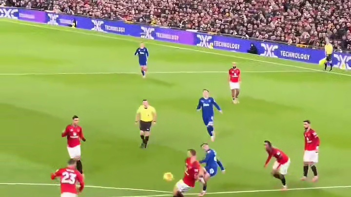 兜射破门 滑跪庆祝一套连贯动作