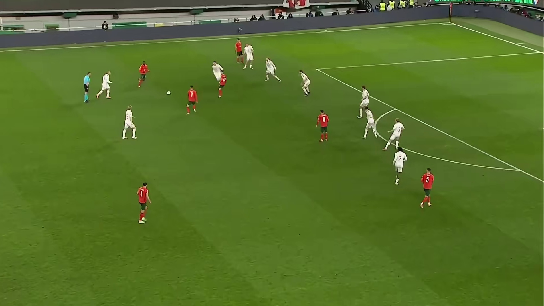 对阵欧洲二流水平以上队伍时，是否该继续首发