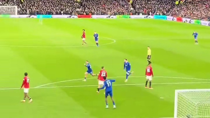 兜射破门 滑跪庆祝，也太帅了
#足球