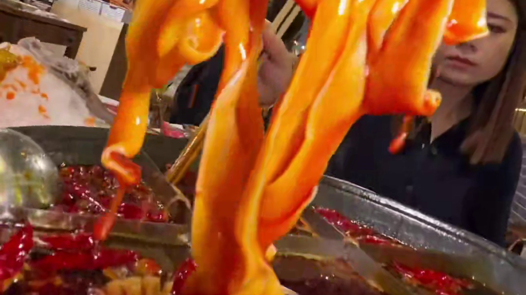 第一次吃重庆记忆火锅！这家味道超出了我们的想象！