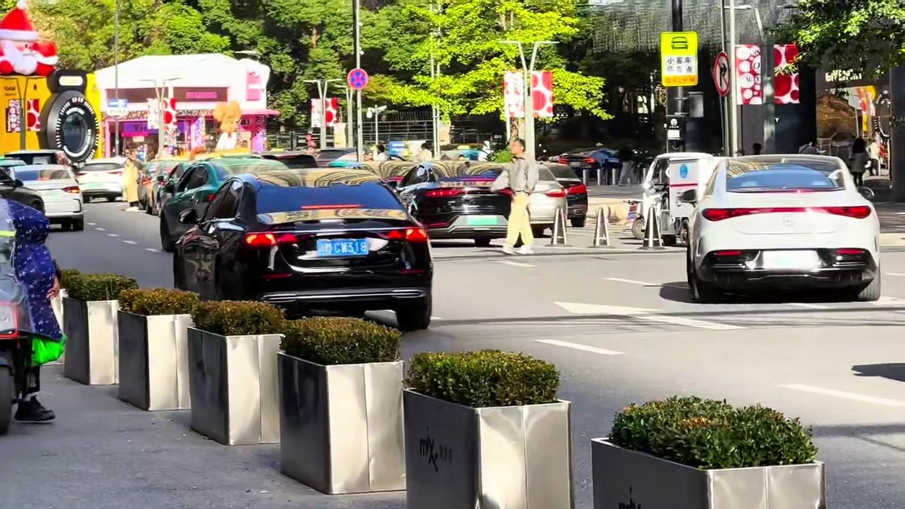 56E怎么选： 要事业有成奔驰E，要年轻运动宝马5系，要预算不够奥迪A6