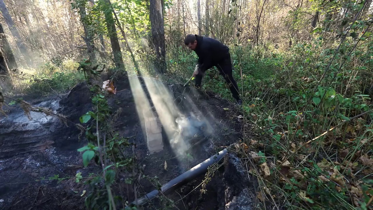 第2集：男人在野外搭建三年的小屋，竟然被一场大火烧毁
