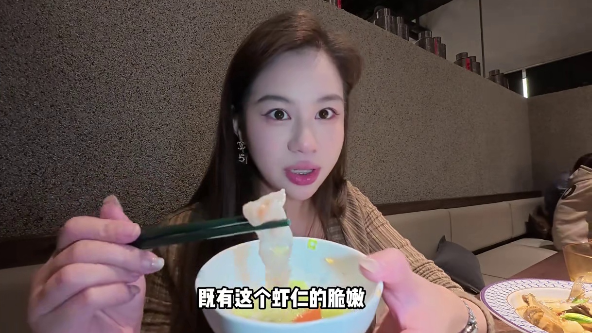 温州菜顶流！弘瓯饭店的鲜直接戳心巴 明档现点的温州直运海鲜，江蟹生冰滑鲜甜，牛肉豆芽脆嫩入味，炒粉