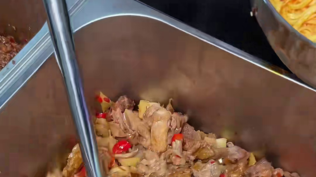 东莞巷子里的深夜牛肉臊子面