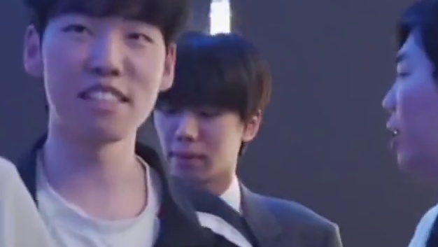 TES官宣Homme离队! HLE官宣Homme加入，这是和Kanavi绑定打上兄弟LOL了！