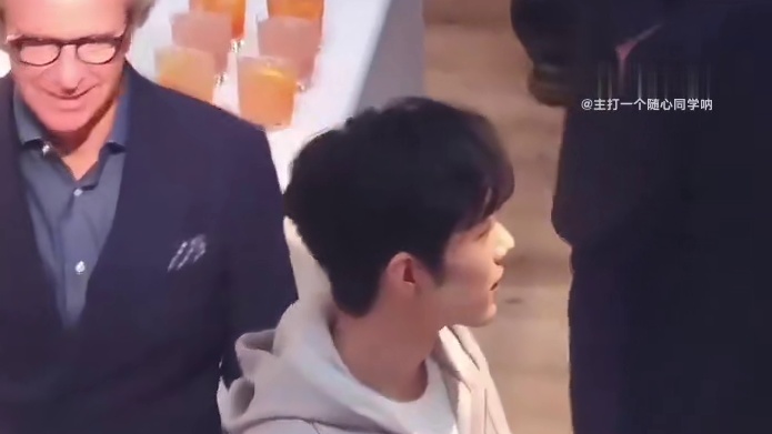 肖战这软软糯糯的感觉，真的很像高中生弟弟，太嫩了！ 主打一个随心同学呐的微博视频 ​​​