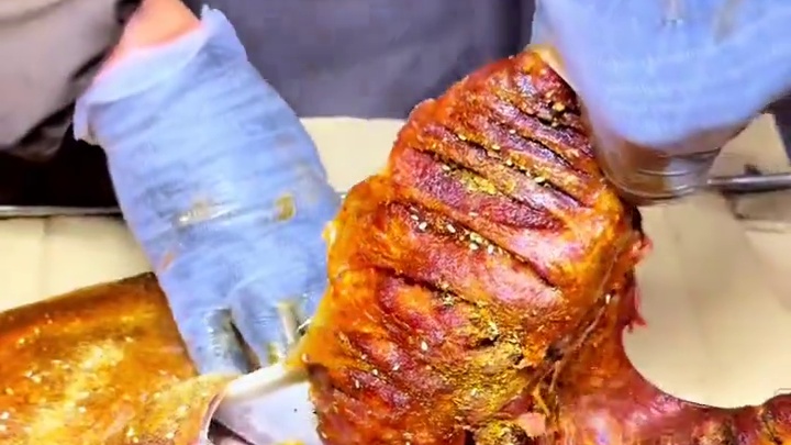 福州活羊变烤全羊