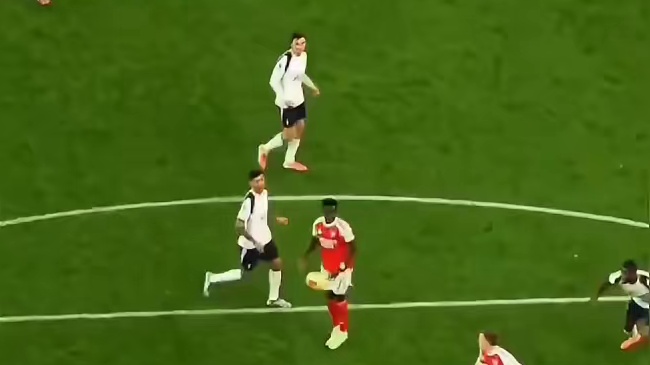 足球场上，无定形射门 这波操作我给满分