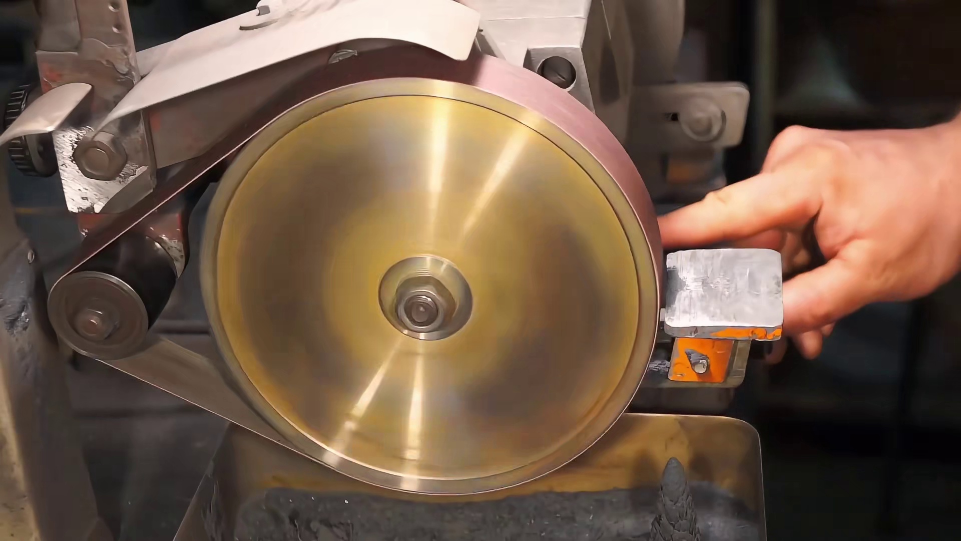 你扔掉的破链条，在他手里竟然变成了传世宝刀！