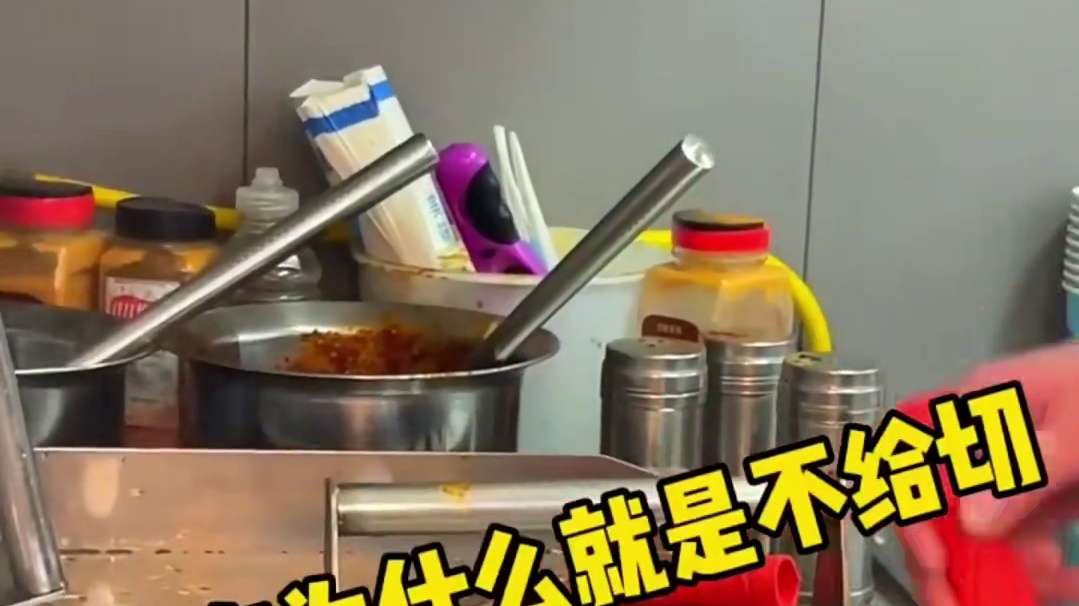 路边摊的铁板大鱿鱼 花了45元 鲜嫩多汁 你们馋吗？