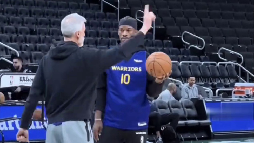 勇士三节领先湖人11分，东契奇一人打整个勇士！