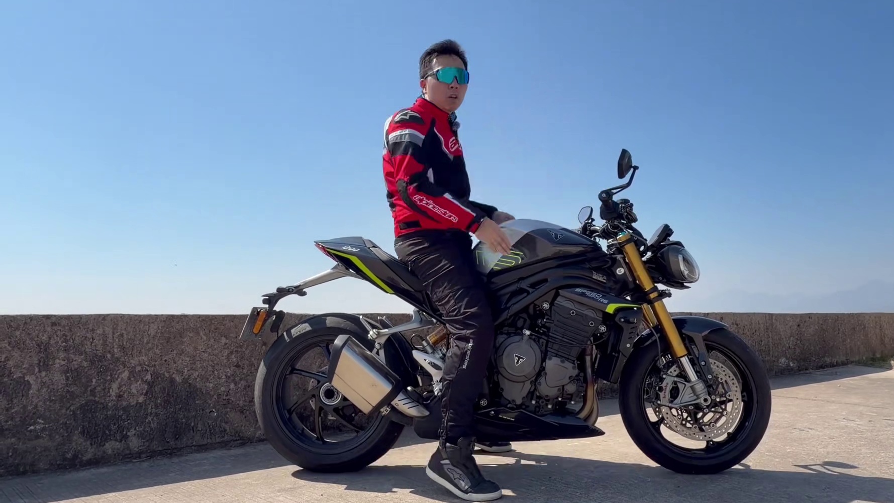 全新2025凯旋大青蛙长途试驾！ 地表最强三缸，不仅仅动力够猛，操作也非常出色，基本就是全能选手了！