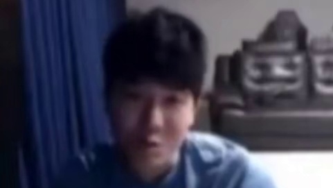 刚刚JDG官宣Xun离队，接下来应该就是欢迎选手和教练组加入了，突然想到Tabe、厂长Clearlove之前的教练麦哥Cvmax，这个转会期加入DK和ShowMaker联手了。 Showmaker力挺Cvmax：拥有卓越的游戏理解能力且充满热情！ Cvmax也在直播中夸赞了ShowMaker：又帅气又性感，lol还玩得好。 不知道Cvmax有没有机会再碰到Ale，如果遇到的话肯定得针对上路布置战术