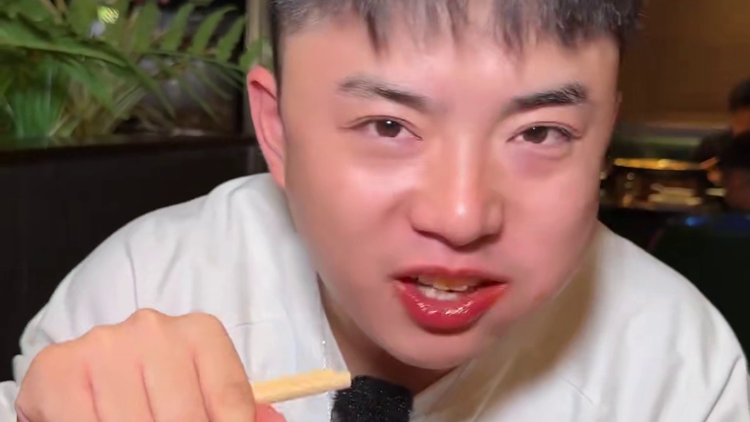 赶在2026前解锁西北辣子新体验！窑炉烤鱼加流汁烤鸡，西北油泼辣子拌上专属碳水，零下5度感受兰州宵夜