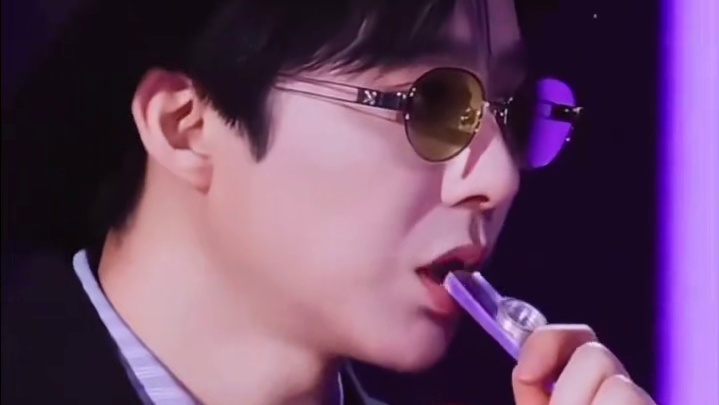 卡祖笛也是登上大舞台了我们的卡卡。高端乐器 ​​​