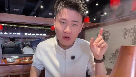 十二府新开的铜锅涮肉，老板是认认真真在做生意，味道试过了 没毛病，肉用的很不错，蔬菜还是自助的。