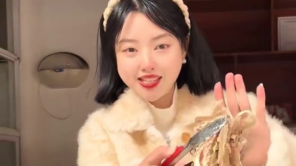 在眉山吃羊肉只需要99️1斤羊肉1斤羊杂还有素菜，可以堂食可以打包，你们不囤都对不起新店开业的活动，