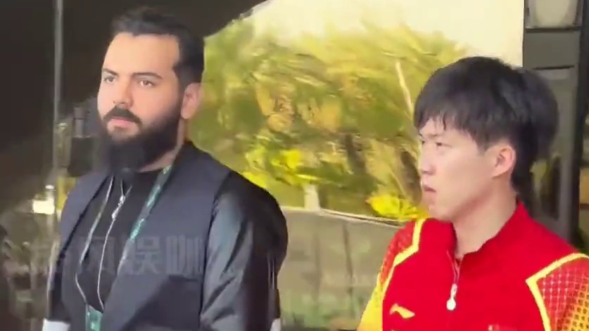 为何王楚钦走路总拽“社会步”？本以为故意耍帅，荣誉背后，是一身的伤病