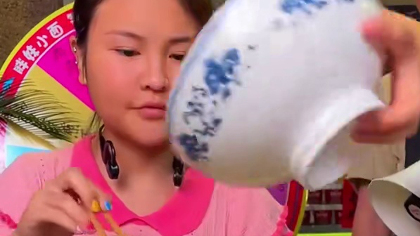 一分半两斤半吃得快见底，妹妹好厉害！