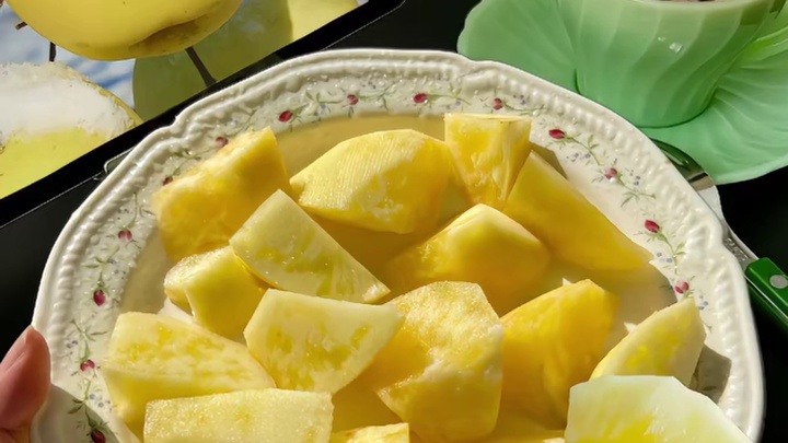 巨巨巨爱的苹果！一口沦陷住！家人们！真的巨甜巨香！黄金奶油富士苹果！长得像梨，皮比一般苹果要薄，脆甜