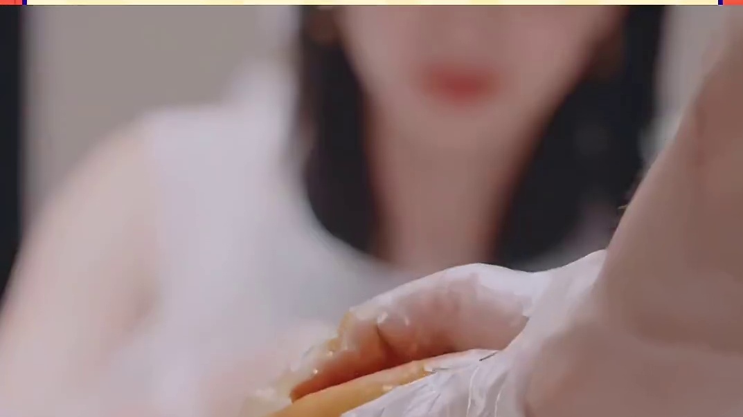 赵昭仪问韩东君能不能光膀子背双肩包