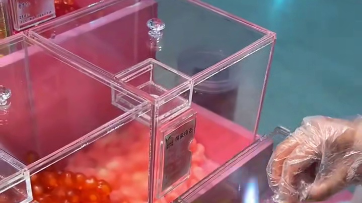 花了63买了两袋橡皮糖，又香又弹牙