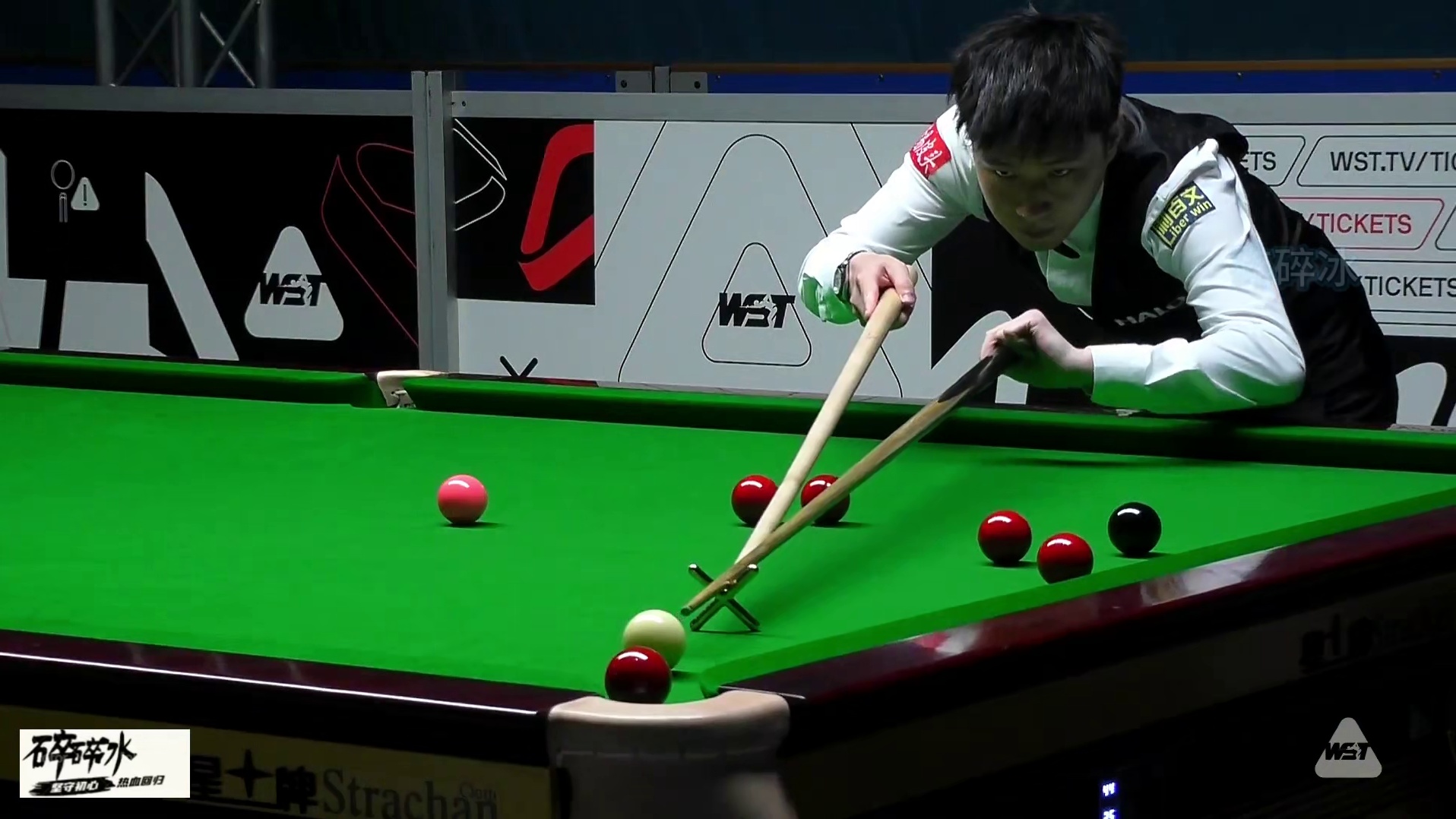 龙泽煌一杆失误，赵心童直接清台毙命，球迷：这杀伤力真强！