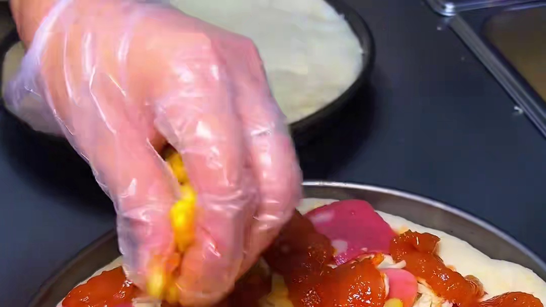 吃不吃潮汕街边十几块一个的榴莲披萨