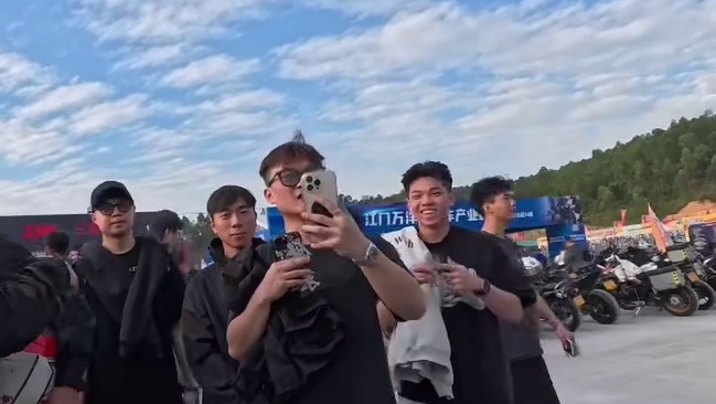 不知不觉来广东出差10天了 今天回北京啦 各位朋友们咱们下次再见机车广东