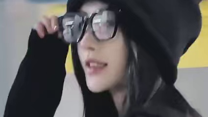 鞠婧祎好强的时尚感 感觉她一站哪儿所有目光都要聚焦到她身上