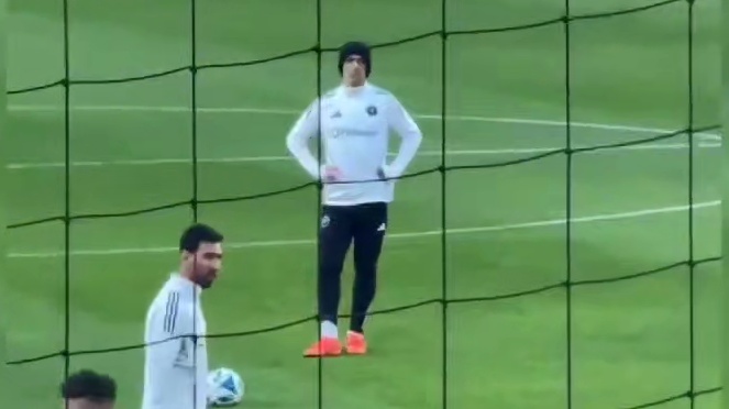 梅老板禁区弧顶一脚世界波，这脚任意球简直神了！