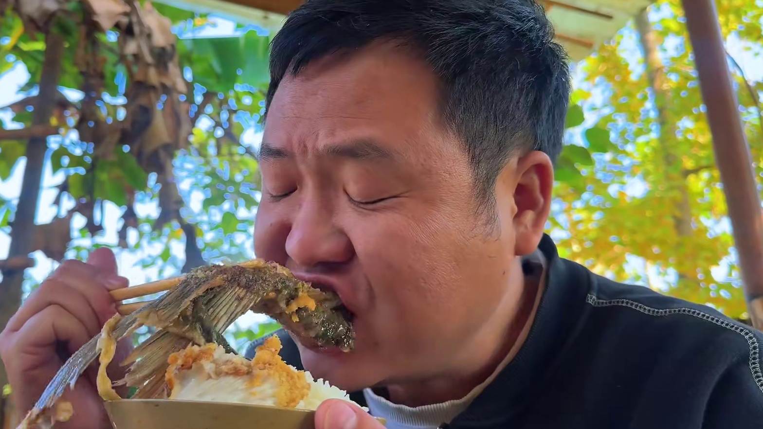 四斤多翘嘴鱼炖萝卜，汤鲜味美鱼汤泡饭真过瘾！