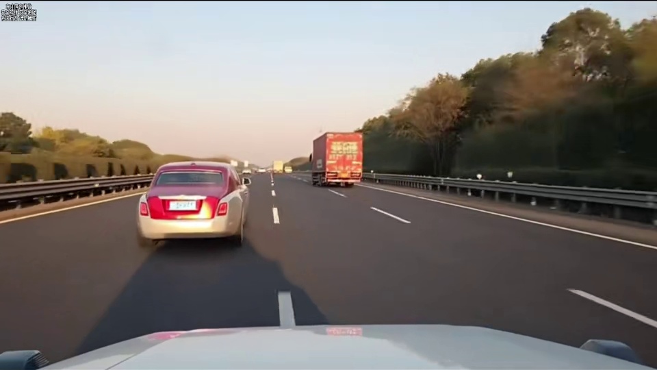 高速偶遇法拉利匹配上了