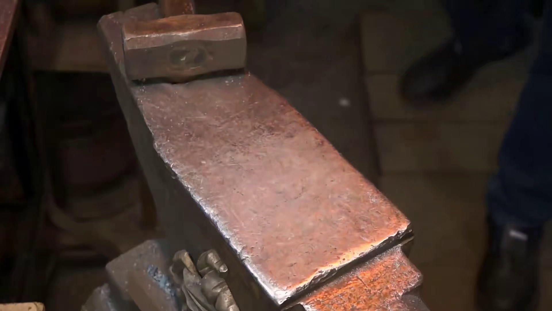 这手艺太硬核了！看硬汉大师如何用硼砂和万钧之力，让钢丝绳脱胎换骨