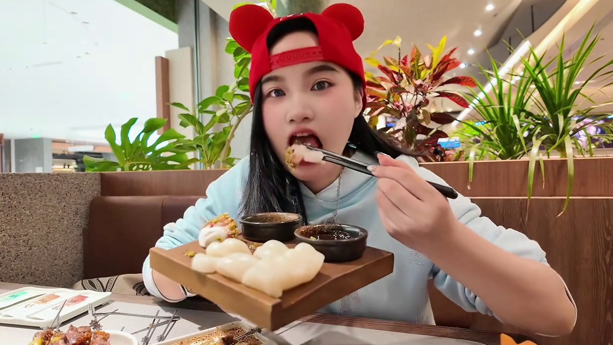 和姐妹提前预热圣诞大餐啦