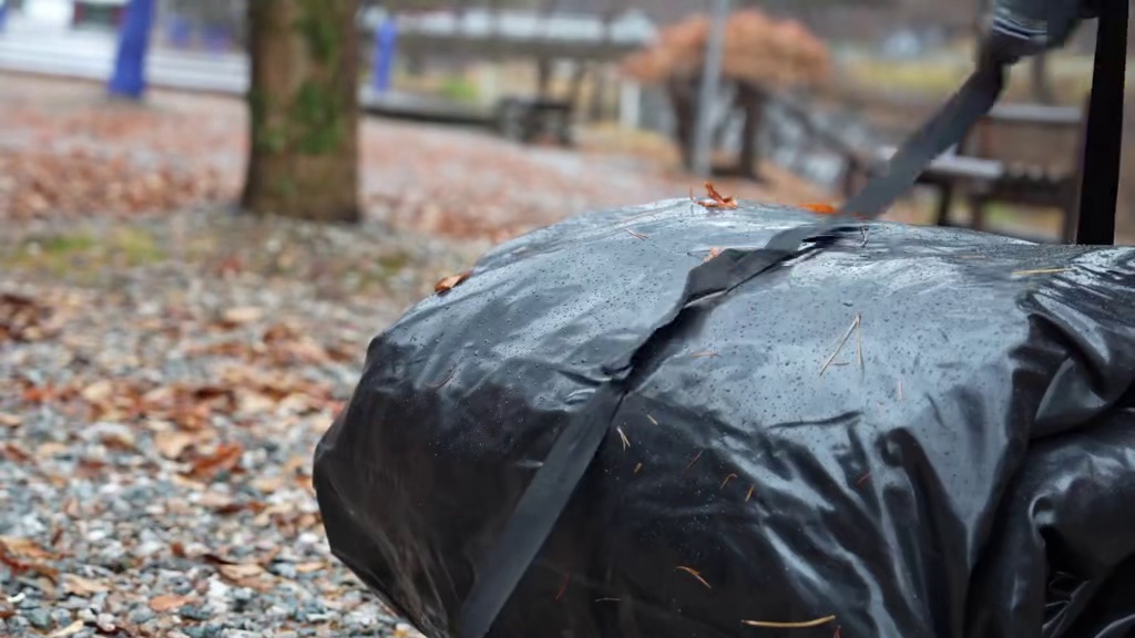 【无限露营】装备王小哥雨中豪华露营 沉浸式体验