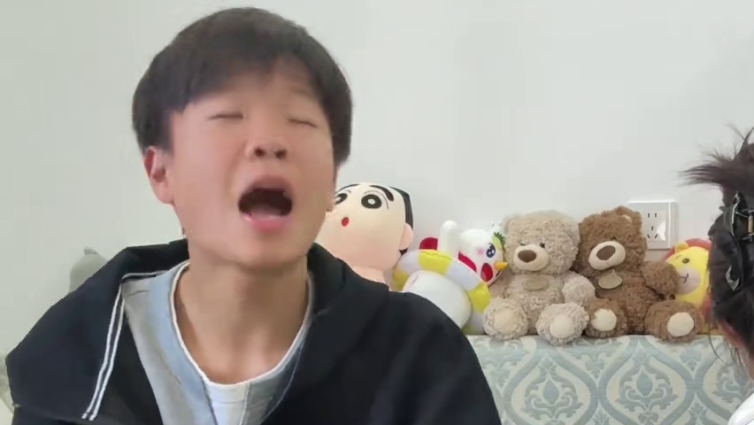 隔杯猜物挑战，演都不演了