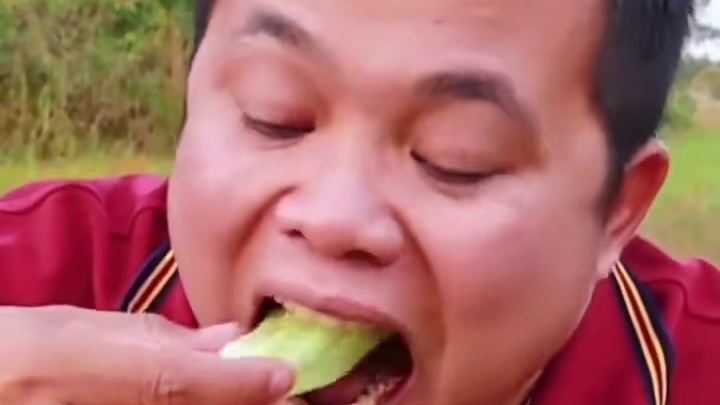 小赖苦瓜剁椒鲜辣️凉拌大虾 泰国美食