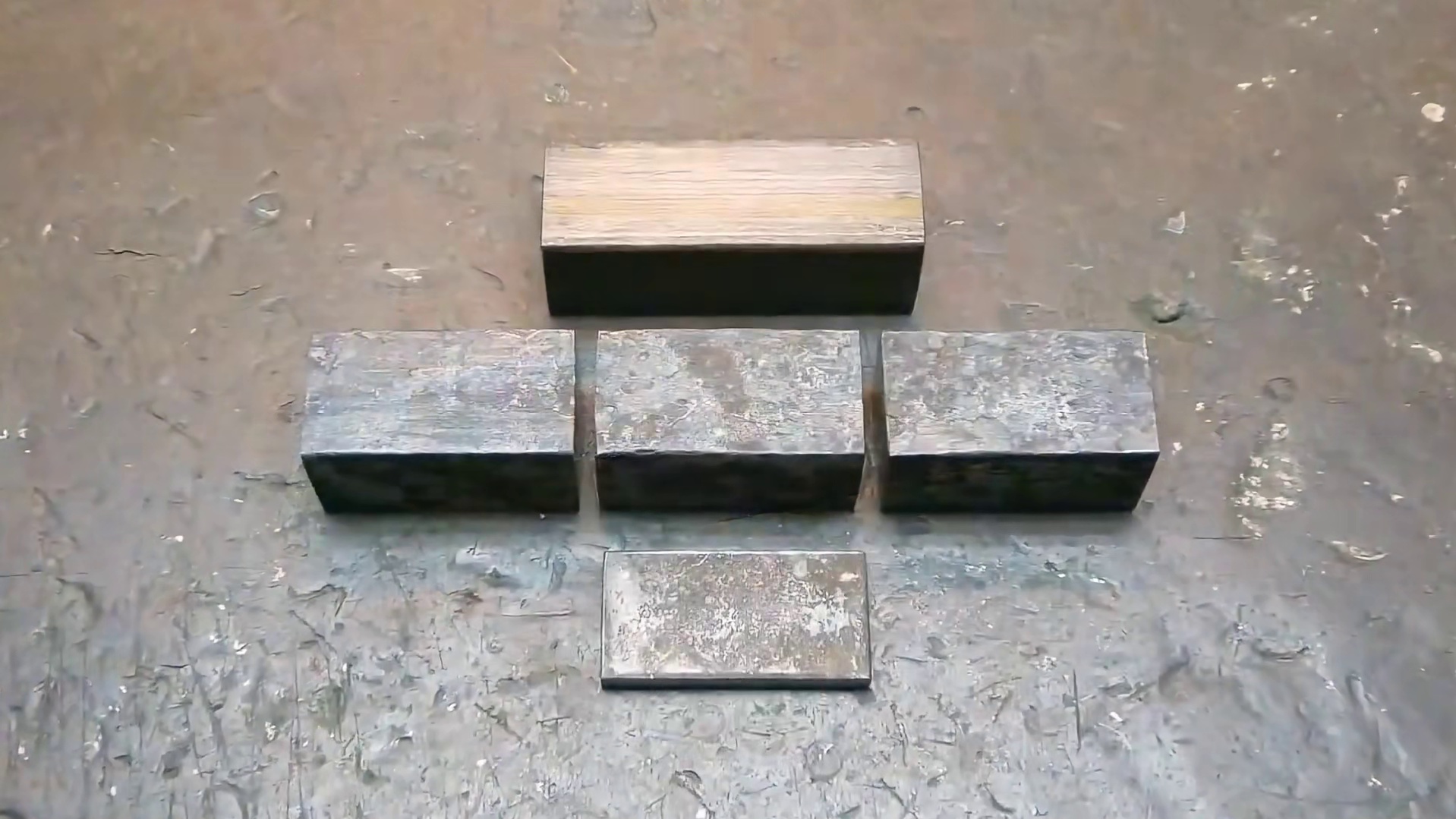 刀身燃起熊熊烈焰！淬火这步才是男人的浪漫！