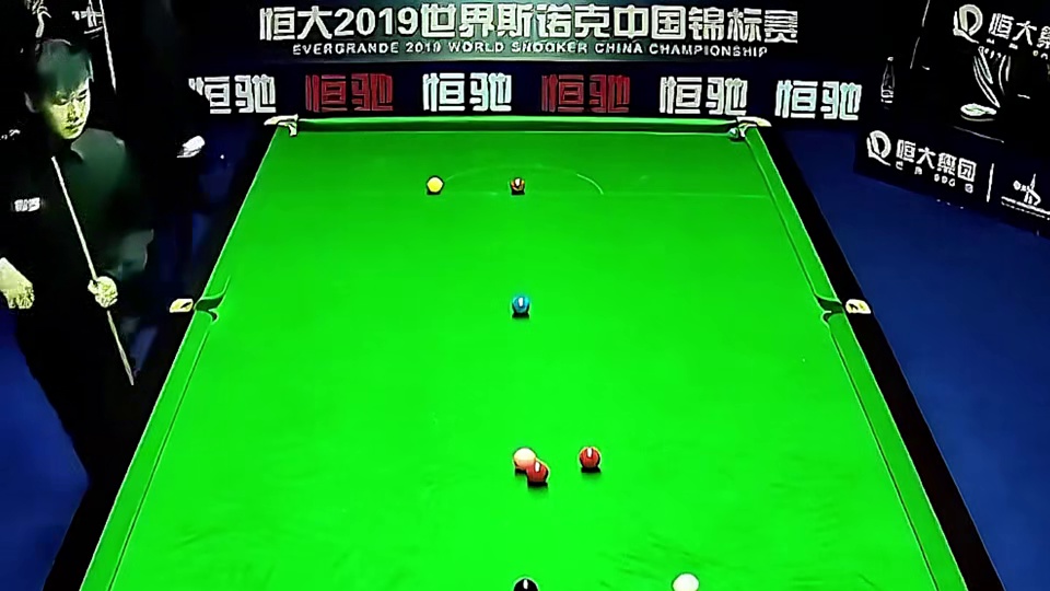 赵心童开球就做斯诺克,超分后杆杆暴击,4库翻袋引全场沸腾 (3)