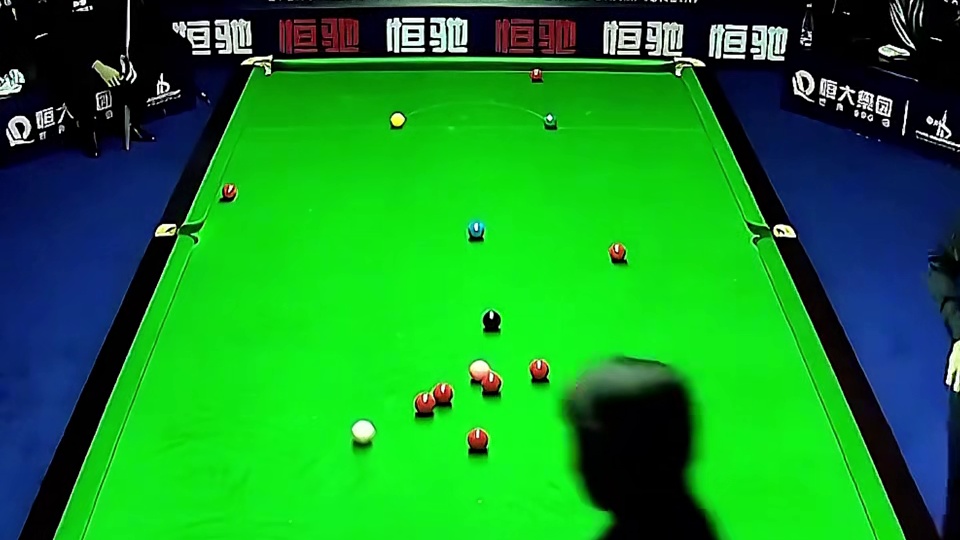 赵心童开球就做斯诺克,超分后杆杆暴击,4库翻袋引全场沸腾 (2)