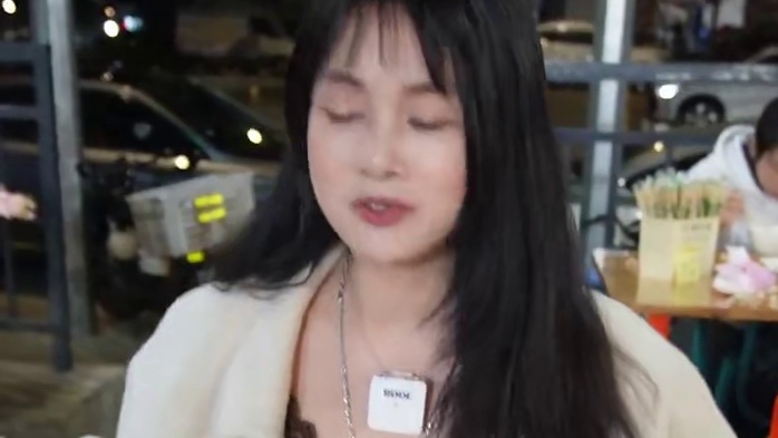 最新消息：深圳一女子深夜追着猪啃！