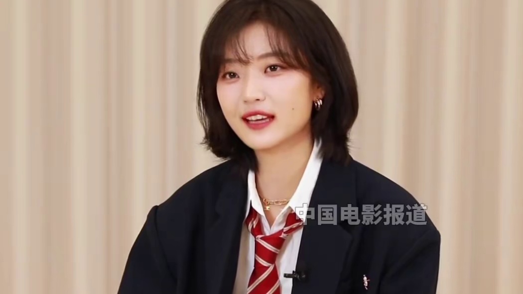 说 真的是天赋型演员，他站在那里就已经是角色本身了，但