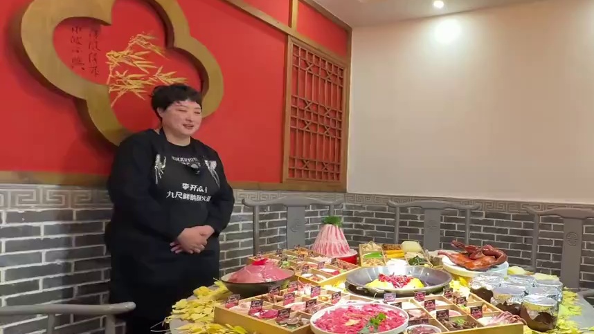 在彭州，98吃18个菜，还包含锅底油碟，你们自己说划算不