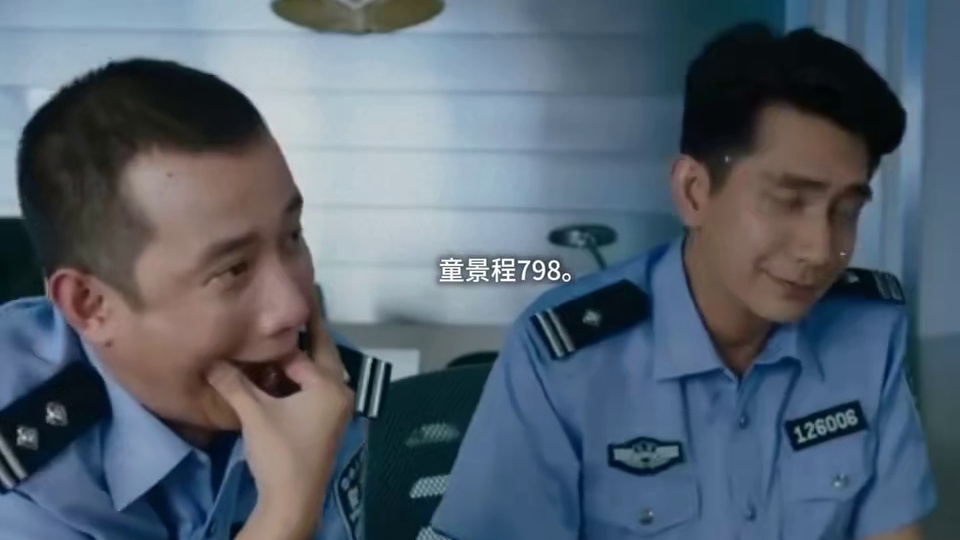 童锦程分享酒吧撩妹最适合带什么烟，谁知弹幕提醒是小日子烟，童秒变红色！