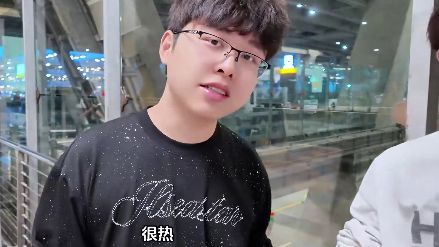 平安到达！WBG出征全球总决赛 PEL选手抵达泰国