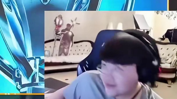 姿态查房二路直播间爆笑名场面，弹幕全都在刷让女主持脱鞋